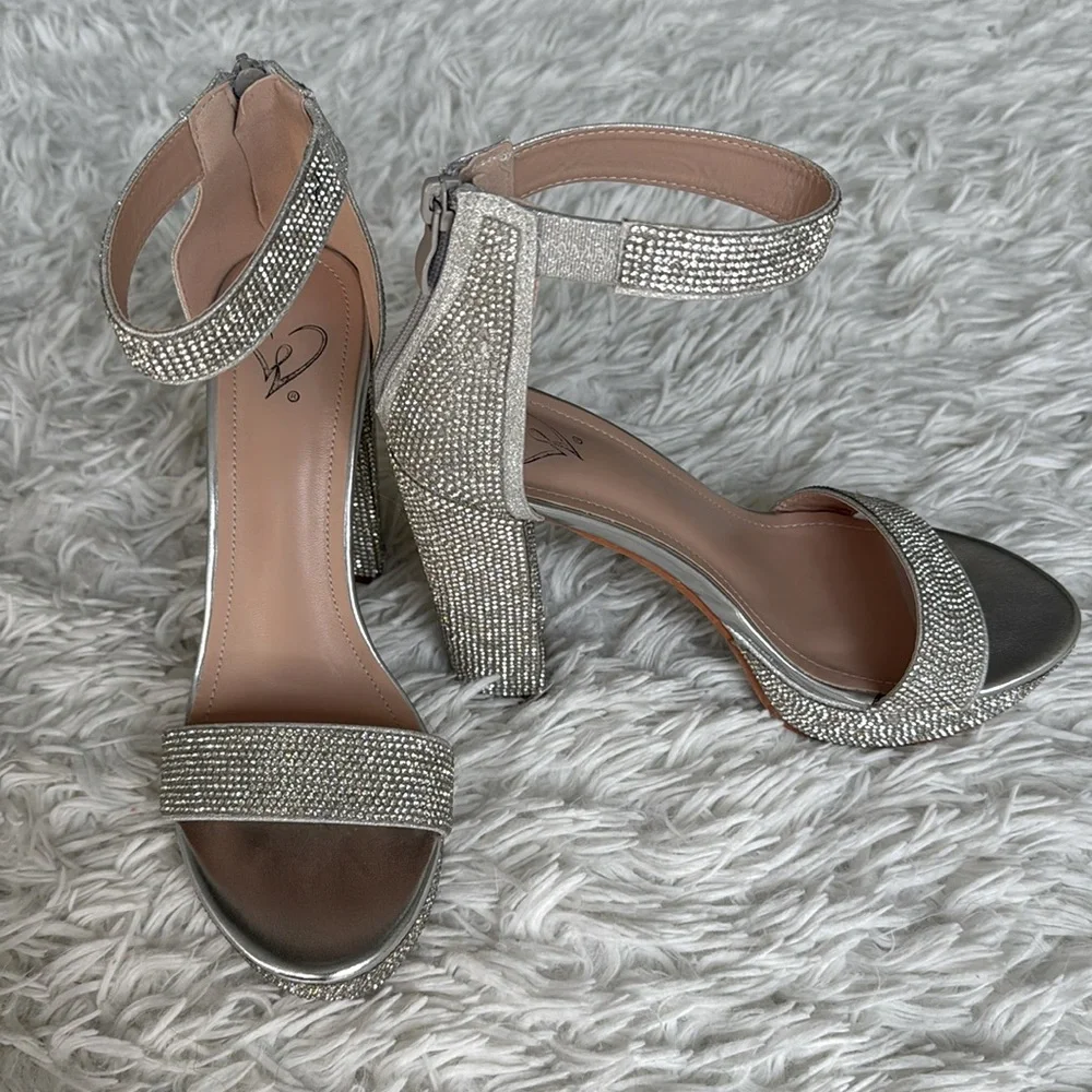 Windsor Yula Rhinestone Silver Platform Heels Size 8